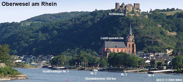 Oberwesel am Rhein mit Schönburg, Liebfrauenkirche und Schiffsanlegern am Rheinkilometer 550 km. © 2005 WHO