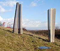 Ohne Titel, Willy Heinzen, Foto:  1999 WHO - Metallskulpturen Gartenskulptur Kunstgeschichte Tierskulpturen Pferdeskulpturen Steinskulpturen Keramik Bronze Kunst Frauenskulpturen Skulptur Ton Tierskulptur Bildhauerei Abstrakt Bilder Eisen Sieben Jungfrauen Holzschnitzerei Kunsthandwerk Plastik Holzbildhauer Galerie Ausstellung Porzellan Bronzeskulpturen Design Plastiken Schnitzerei Holzkunst Holzfiguren Naturstein Rheinland Idyllische Rheinhhe 